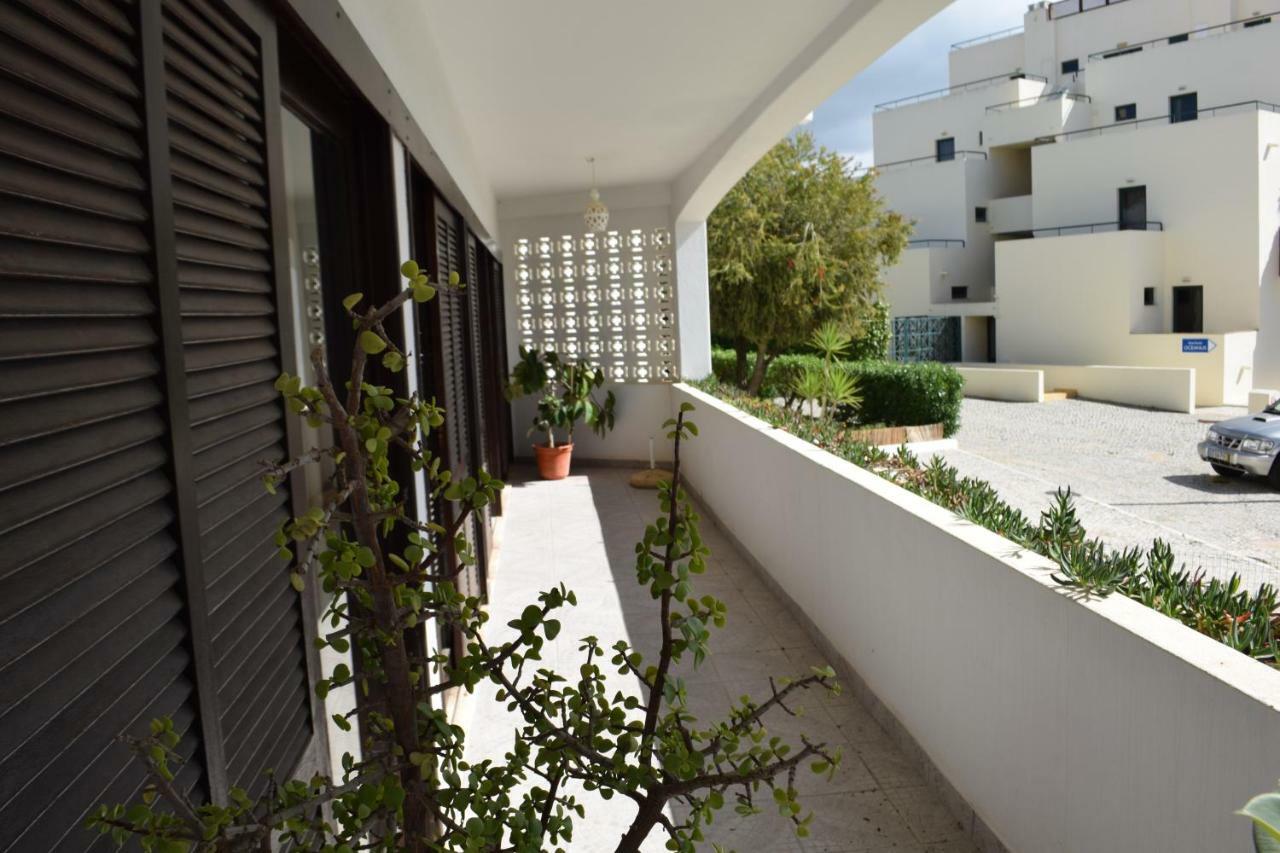 Apartamento T2 Com Piscina E Wifi A 350 Metros Da Praia Olhos de Agua  Luaran gambar